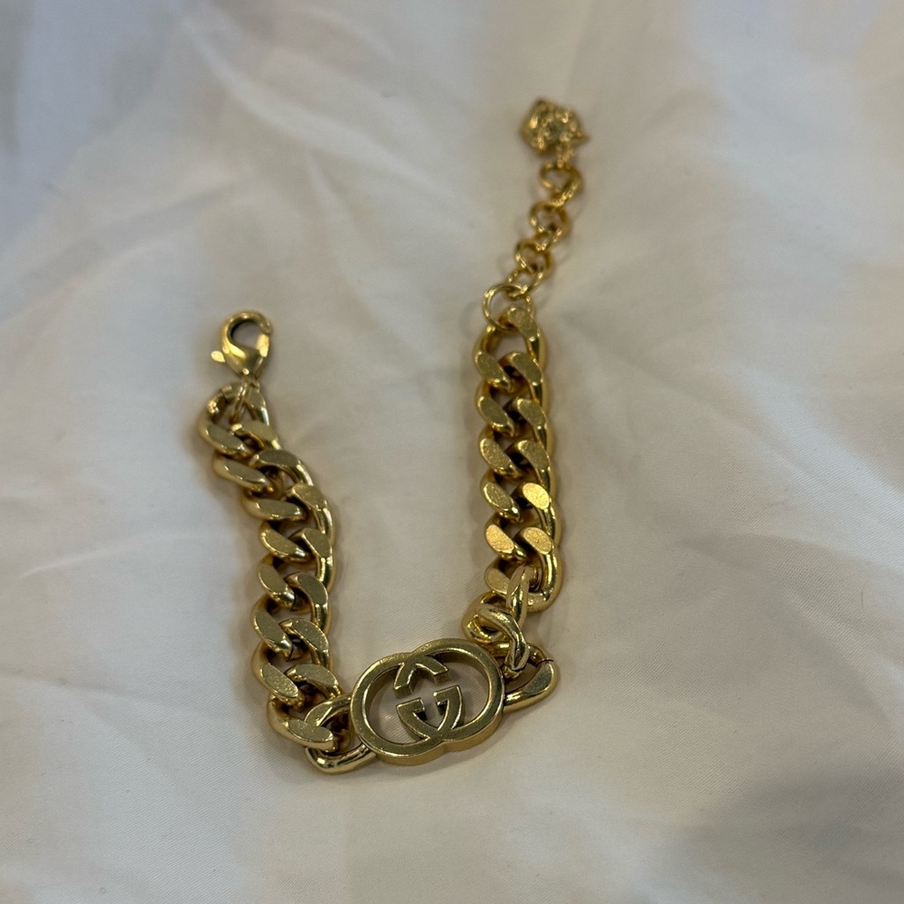 NWOT GUCCI Interlocking G Logo Bracelet 7.5in - Antique Gold Toned Finish - Picture 5 of 8